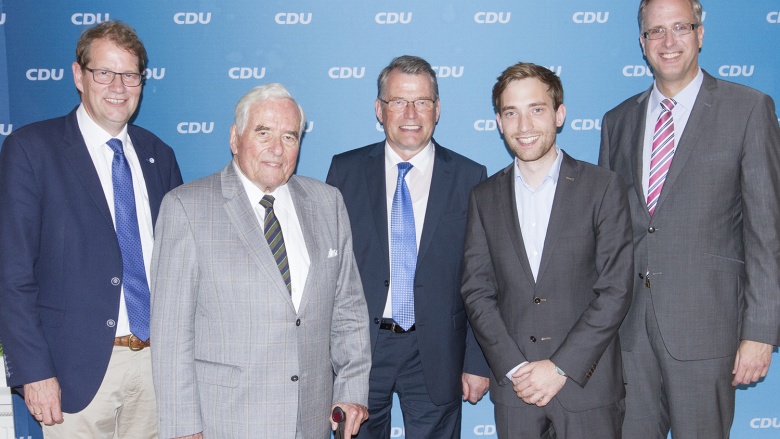 Gero Storjohann, MdB, Paul-Joachim Tiefenbacher, Reimer Böge, MdEP, Lukas Kilian, Landtagskandidat und Tobias Koch, MdL (von links) stellten sich für ein Foto zur Verfügung. Gero Storjohann, MdB, Paul-Joachim Tiefenbacher, Reimer Böge, MdEP, Lukas Kilian, Landtagskandidat und Tobias Koch, MdL (von links) stellten sich für ein Foto zur Verfügung.